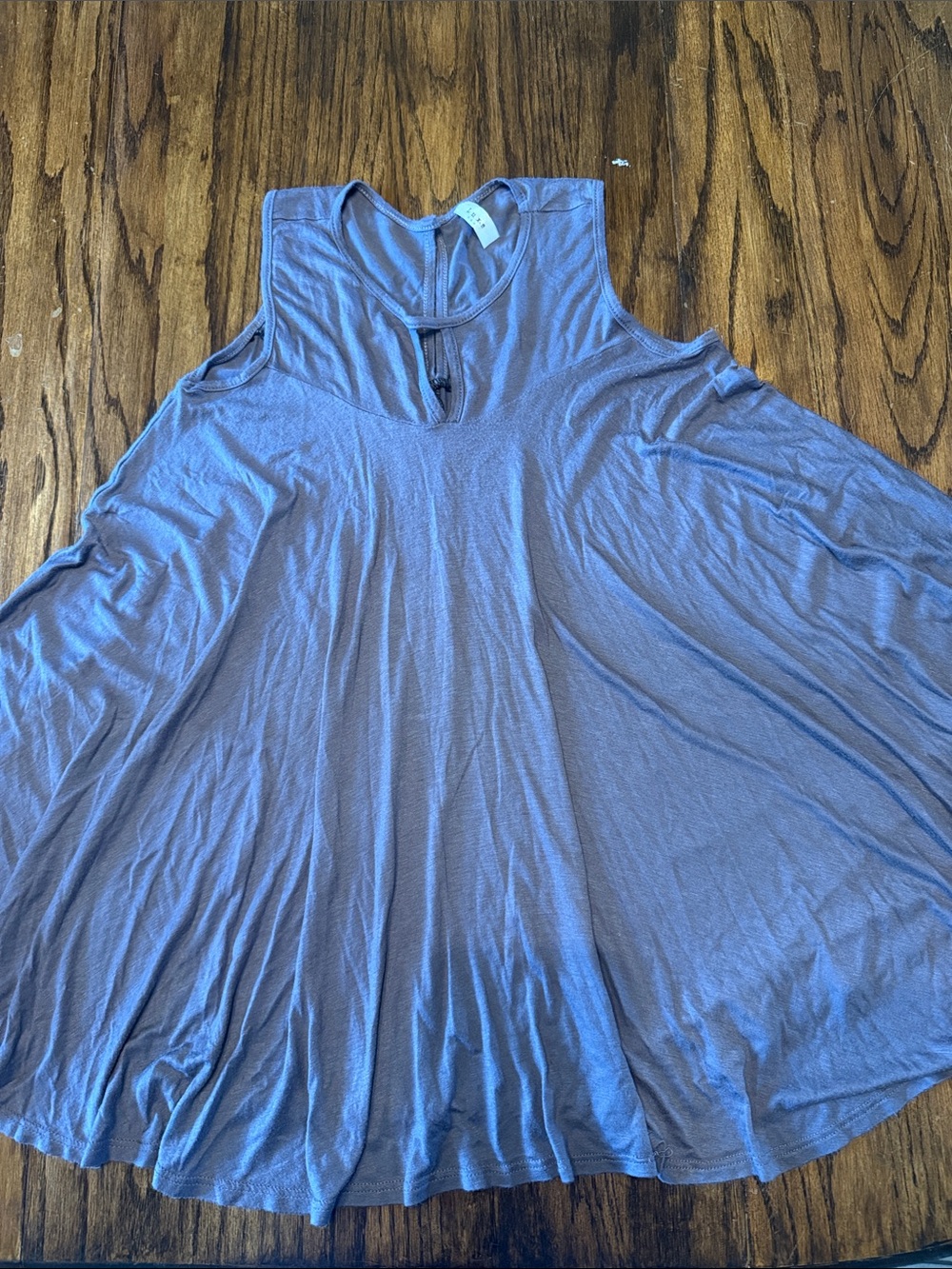 3/$25 Luxe Sleeveless keyhole Swing Top - grey